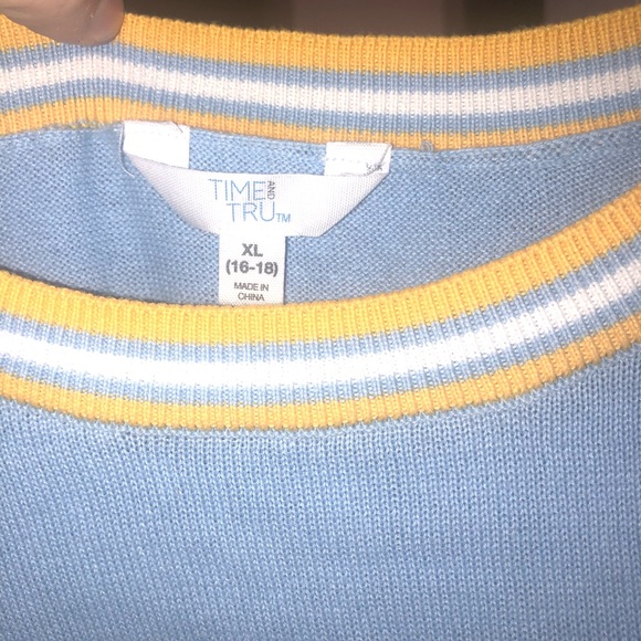 Super fun Sweater for Spring! - Picture 2 of 2